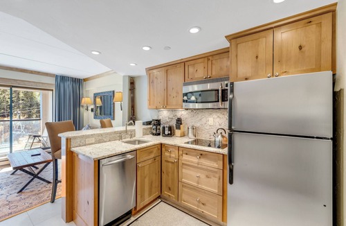 Peak 9 Condo | True Ski-in/ski-out studio, 1 bath