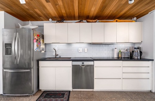Diamond Head - Kapahulu - St. Louis Apartment | True Top Floor Penthouse Residence with 360 Degree Views & A/C