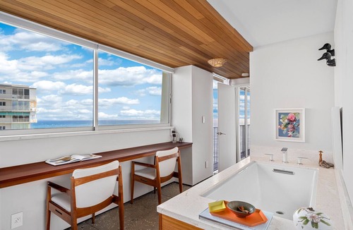 Diamond Head - Kapahulu - St. Louis Apartment | True Top Floor Penthouse Residence with 360 Degree Views & A/C
