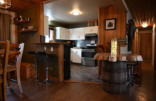 Sooke Cabin | True West Coast experience custom log home with sauna & outside cedar soaker tub