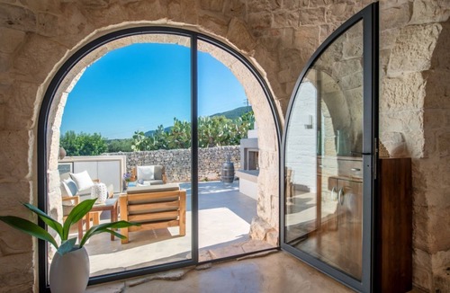 L'Assunta Villa | Trulli complex with luxurious infinity pool overlooking the sea