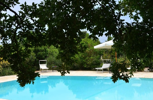 Specchiaruzzo House | Trullo 'Corte Del Camedrio 2' with Shared Terrace, Wi-Fi and Air Conditioning