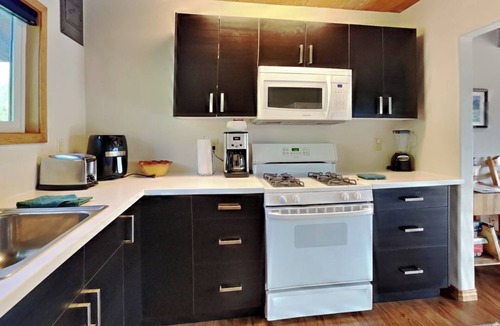 Silverthorne House | Truly adventurous? Cozy cabin vibes with town & trails just minutes away!