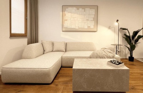 Innenstadt - Sankt Ulrich-Dom Apartment | TrulySpace - Modernes Apartment am Rathausplatz, Terrasse, Fahrstuhl
