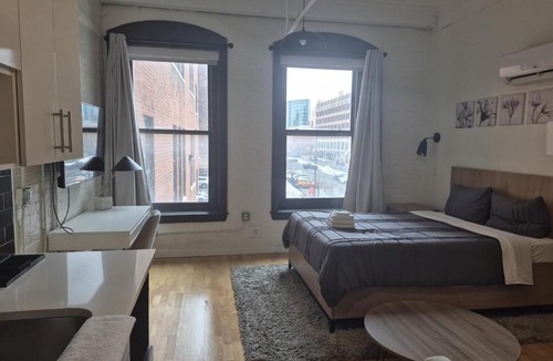Downtown Hartford Apartment | Trumbull Apartments Elevator WI-FI XL CENTER Hartford CT