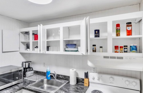 Central Manchester Apartment | TruStay in Central CT