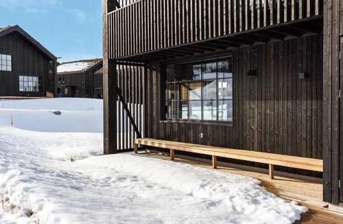 Stoten House | Try a comfortable mountain vacation near the river, Görälven