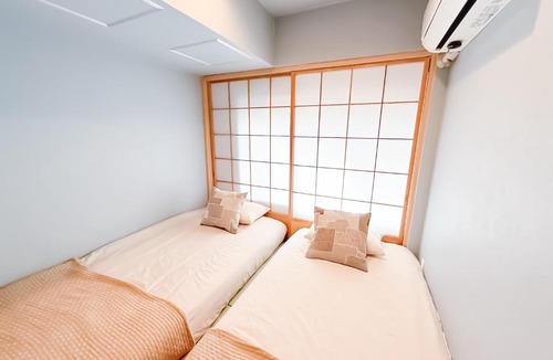 Tsuruhashi Apartment | Tsuruhashi 1F 9 min walk &3BR Apt for 6&Near Enba Natural Onsen&JR Direct to Namba, Nara & USJ