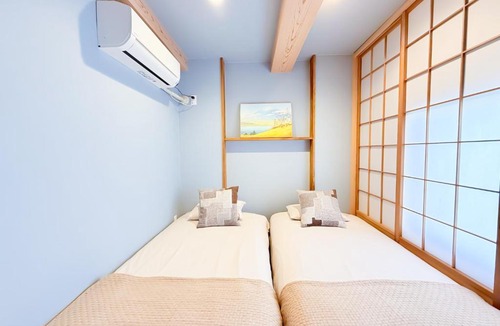Tsuruhashi Apartment | Tsuruhashi 1F 9 min walk &3BR Apt for 6&Near Enba Natural Onsen&JR Direct to Namba, Nara & USJ