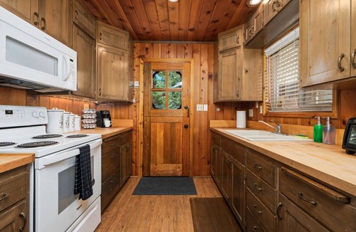 West Village Cabin | Tucked in Shaver Lake’s West Village and walking distance to shops, restaurants, and the lake!