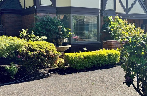 Harlow House | TUDOR COTTAGE SUITE - Autzen Stadium - PK Park - UO - Hayward Field
