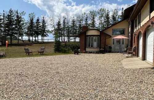 Cochrane House | Tudor House Bed and Breakfast