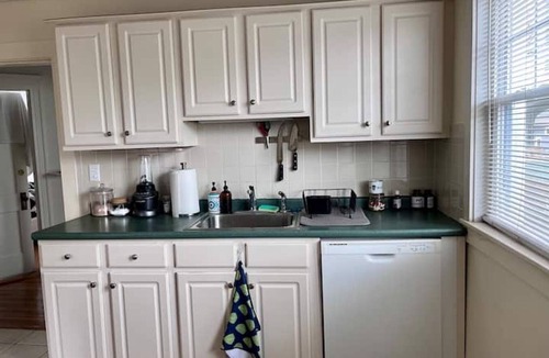 South Medford Condo | Tufts 2br w/Standing Desk & Home Theater