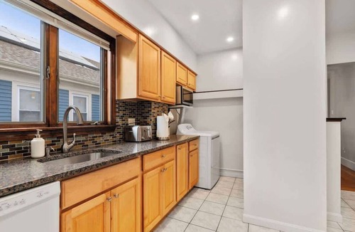 South Medford Condo | Tufts 3 Bed + Central AC & Parking