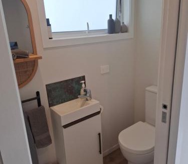 Mount Maunganui Apartment | TuiHideaway cozy studio sleepout