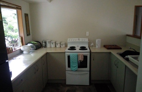 Kerikeri House | TUIS NEST- Private, yet central by river & Historical sites .8 nights stay min