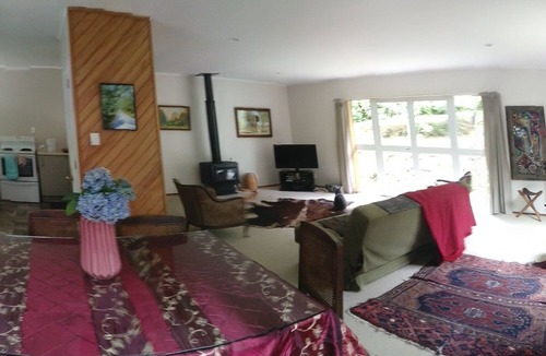 Kerikeri House | TUIS NEST- Private, yet central by river & Historical sites .8 nights stay min