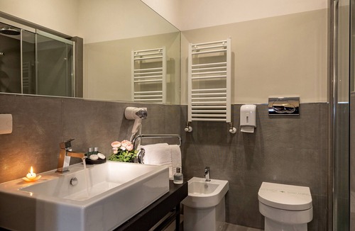 Roman Ghetto House | Tula Inn