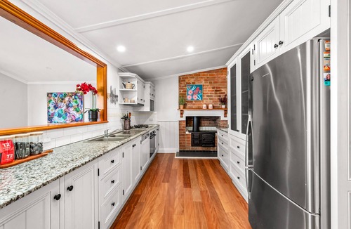 Merewether House | Tullawong House - Scenic Views - Pet Friendly