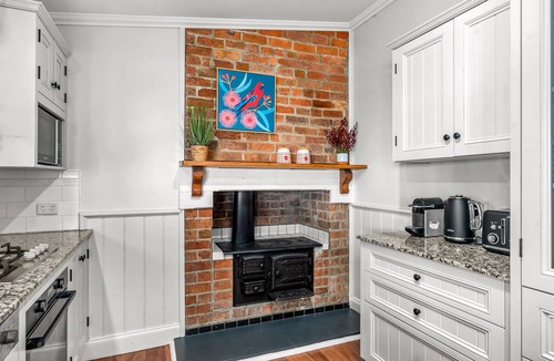 Merewether House | Tullawong House - Scenic Views - Pet Friendly