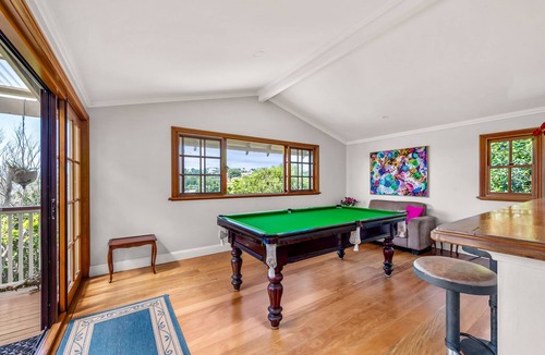 Merewether House | Tullawong House - Scenic Views - Pet Friendly