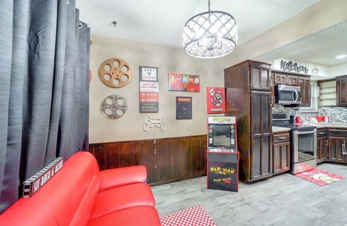 South Tulsa Cottage | Tulsa Area Home w/Fenced Yard: Pets Welcome!