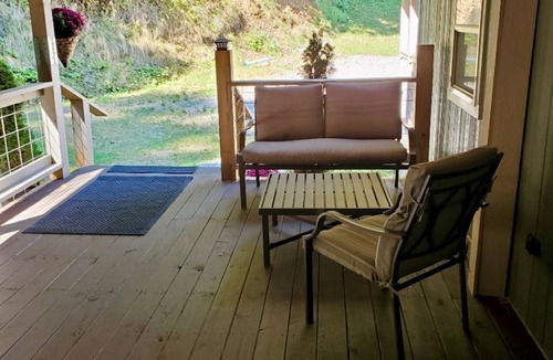Leadsville Cabin | Tunnel Mountain Getaways- Cozy Retreat with Scenic Views!