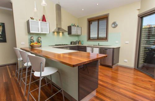 Tura Beach House | Tura Beachhouse in Dolphin Cove