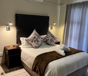 Brandwag House | Turn and slip