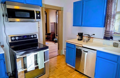 City Park West Apartment | Turn-of-the-Century Victorian Home w/Outdoor Yard & Private Entrance