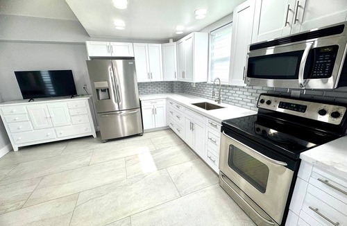 Sunshine Estates Apartment | Turnkey Modern Studio in the Upper Keys – Stylish, Bright & Fully Equipped!