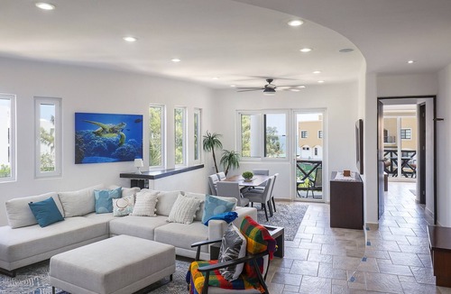 Alfredo V. Bonfil Apartment | Turtle B3 Spacious & Beachside Condo
