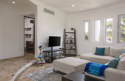 Alfredo V. Bonfil Apartment | Turtle B3 Spacious & Beachside Condo