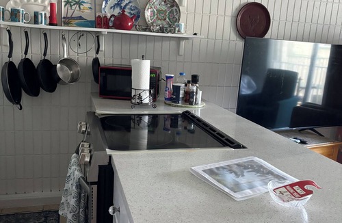 Punaluu Condo | Turtle Beachfront, snorkeling, free parking, wash-dryer in unit, New bigger AC.