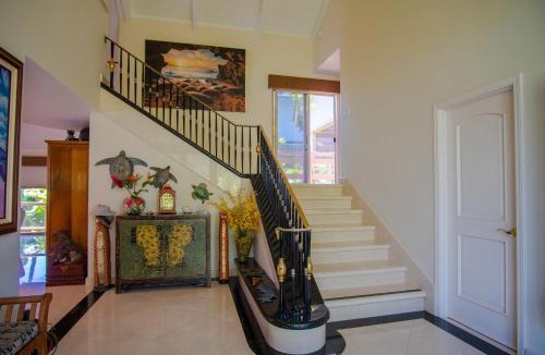 Napili House | Turtle Cove home