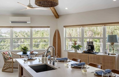 Jose's Hideaway House | Turtle Escape: Heated Pool, Golf Cart, Pickleball& Close to Beach