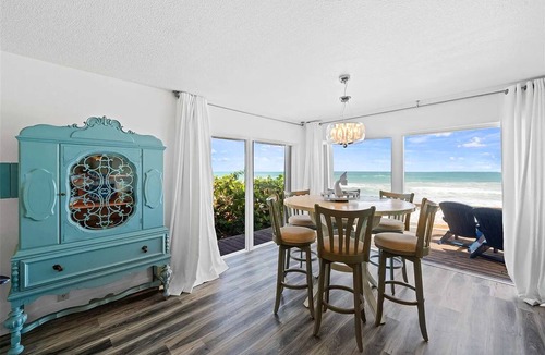 Melbourne Beach Apartment | TURTLE'S EGGS BEACH FRONT UNIT#1