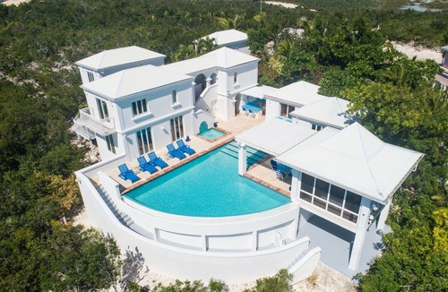 Juba Sound Villa | Turtle Tail-BEACHFRONT,Private,Gated,Peaceful,Stunning Views - Villa Roi Soleil