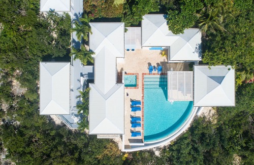 Juba Sound Villa | Turtle Tail-BEACHFRONT,Private,Gated,Peaceful,Stunning Views - Villa Roi Soleil