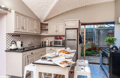 Camps Bay Apartment | Tuscan Experience