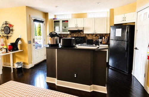 Tuscany House | Tuscan Ridge Guesthouse Calgary West