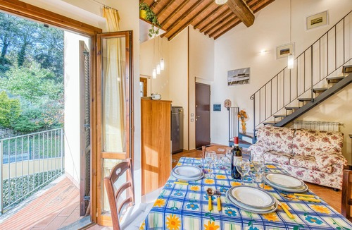Radicondoli Apartment | Tuscan Sun With Shared Pool