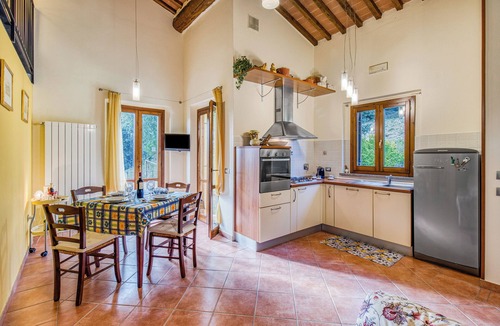 Radicondoli Apartment | Tuscan Sun With Shared Pool