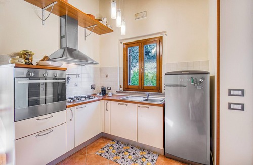 Radicondoli Apartment | Tuscan Sun With Shared Pool