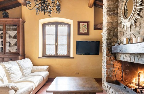 Cascine-La Croce Villa | [Tuscan Villa] Fireplace, WiFi, Stream and Private Forest