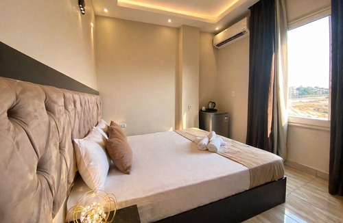 Giza Hostel | Tut & Pyramids View