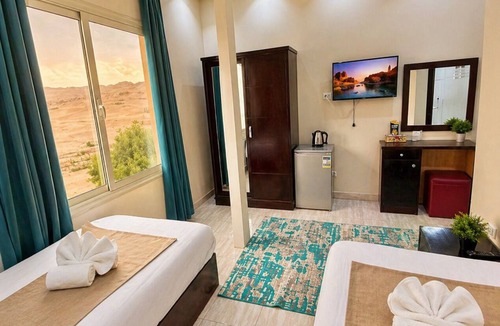 Giza Hostel | Tut & Pyramids View