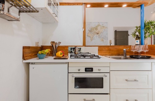Sant'Antonio Apartment | Tuttomondo Central Flat with Private Courtyard