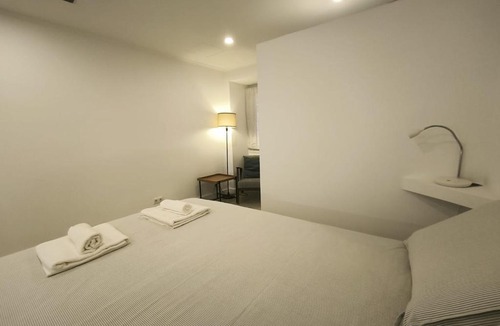 Sao Cristovao e Sao Lourenco Apartment | TVM simple studio in old Lisbon