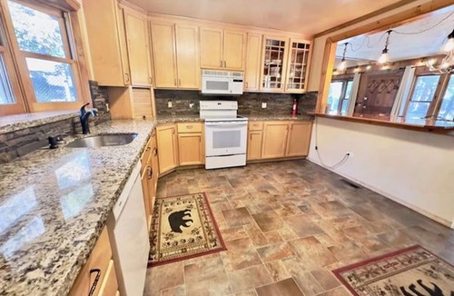 Twain Harte Cabin | Twain Harte Group Cabin: Sleeps 21+, Walk to Town, Lake Access, Pet-Friendly